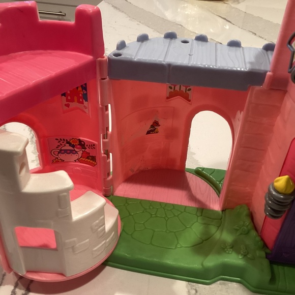 FP LITTLE PEOPLE PINK LIL ROYAL SOUND KINGDOM CASTLE and sounds work! - Picture 4 of 5